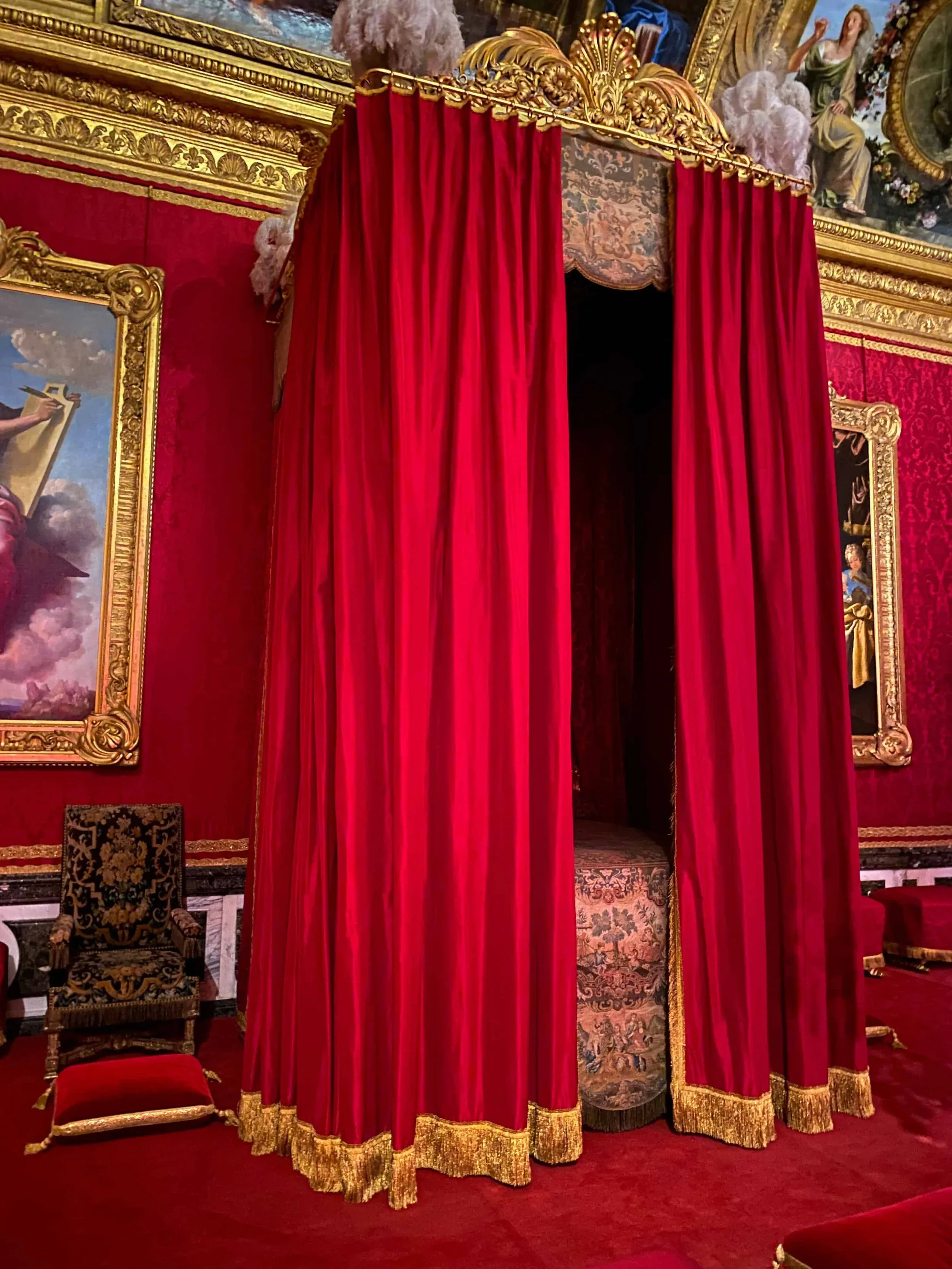 Palace of Versailles King Bed